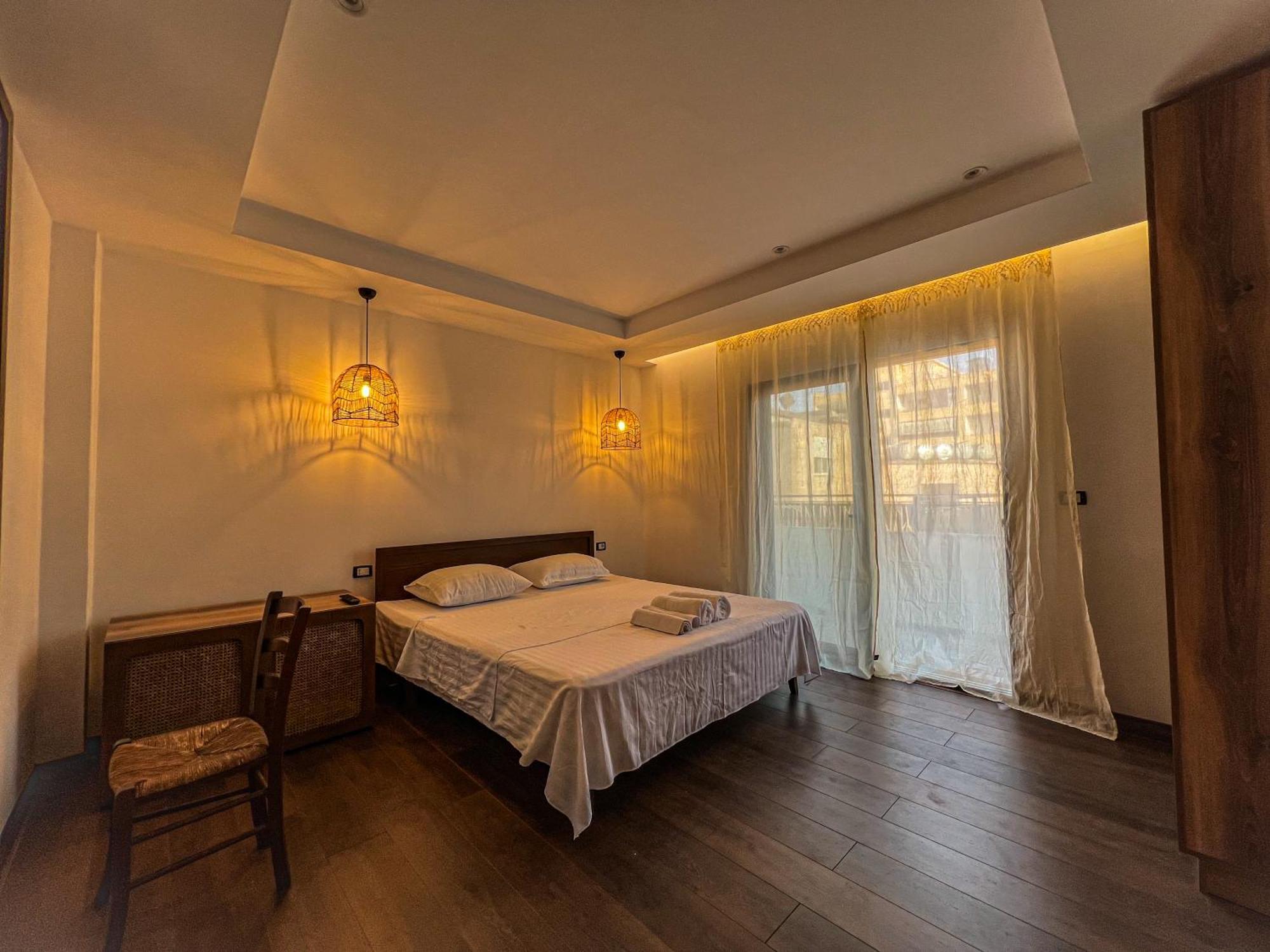 Apartament Sarantorini *
