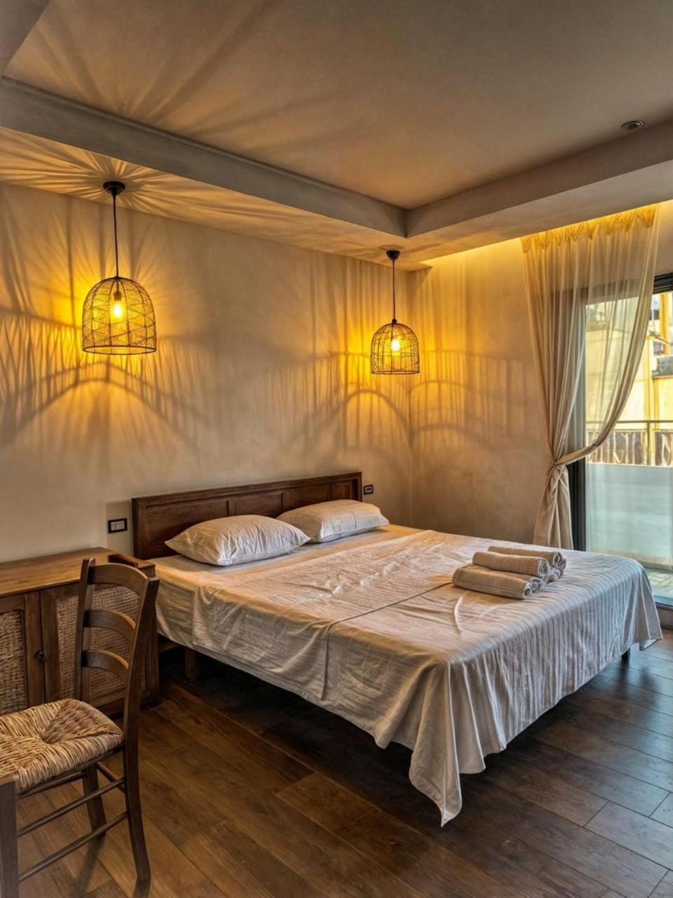 Sarantorini Apartament *